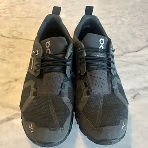 Womens On Cloud Shoes, Size 8.5